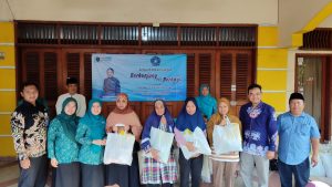 Cing Ikah membagikan Ratusan Sembako Rakyat ( SERA ) Di Kecamatan Cimanggis