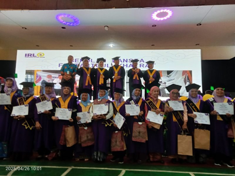 Wali Kota Depok Supian Suri Wisuda 1000 Lansia: Mau Panjang Umur Silahkan Hidup Di Depok