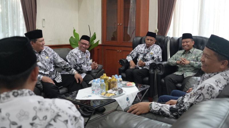 Walikota Depok Supian Suri Menerima Kepengurusan PGRI Kota Depok Masa Bakti XXIII Tahun 2025 – 2030